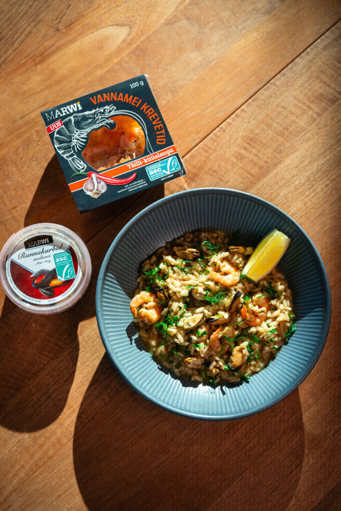 Mereline risoto rannakarpide, krevettide ja valge veiniga